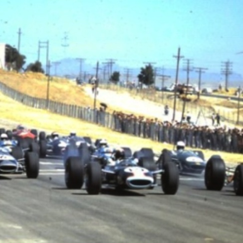 Départ du GP de Barcelone sur le nouveau circuit de Jarama : Stewart en sandwicht entre Hill et Clark